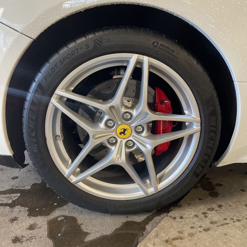 2017 Ferrari California T Base