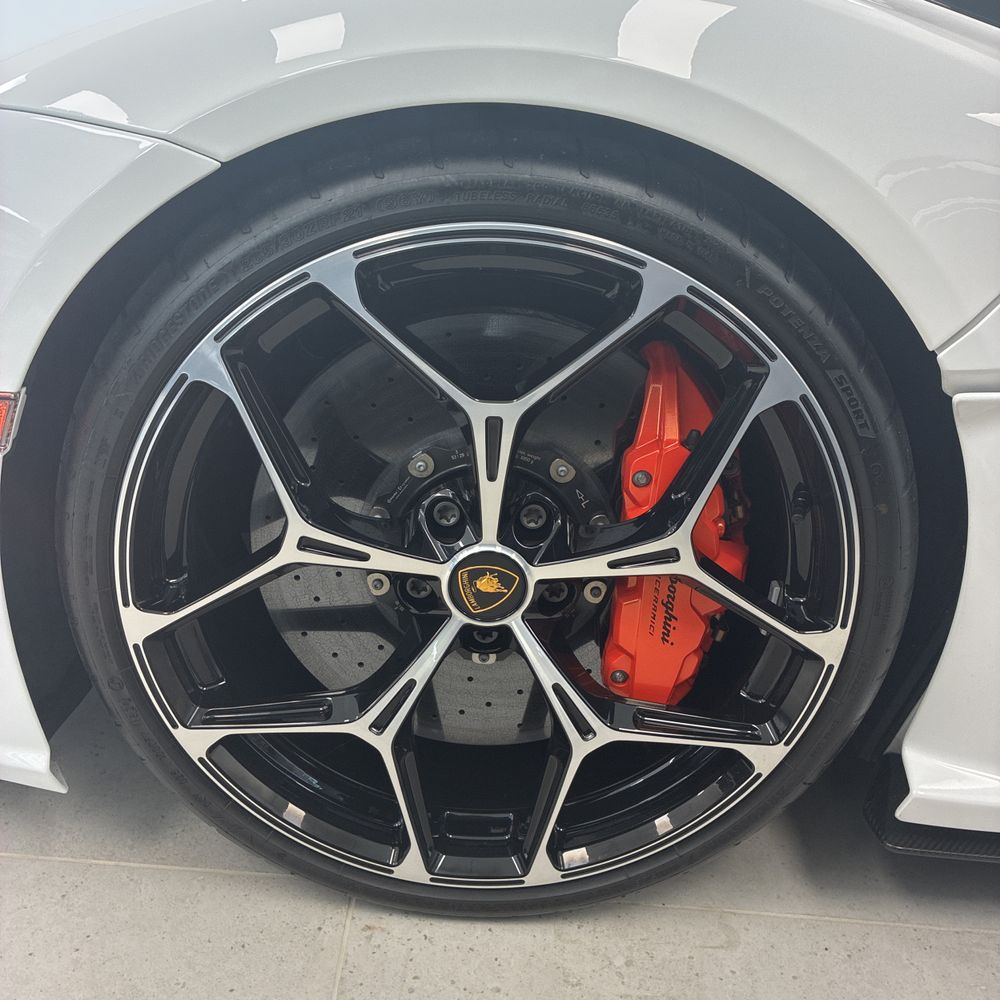 2024 Lamborghini Revuelto