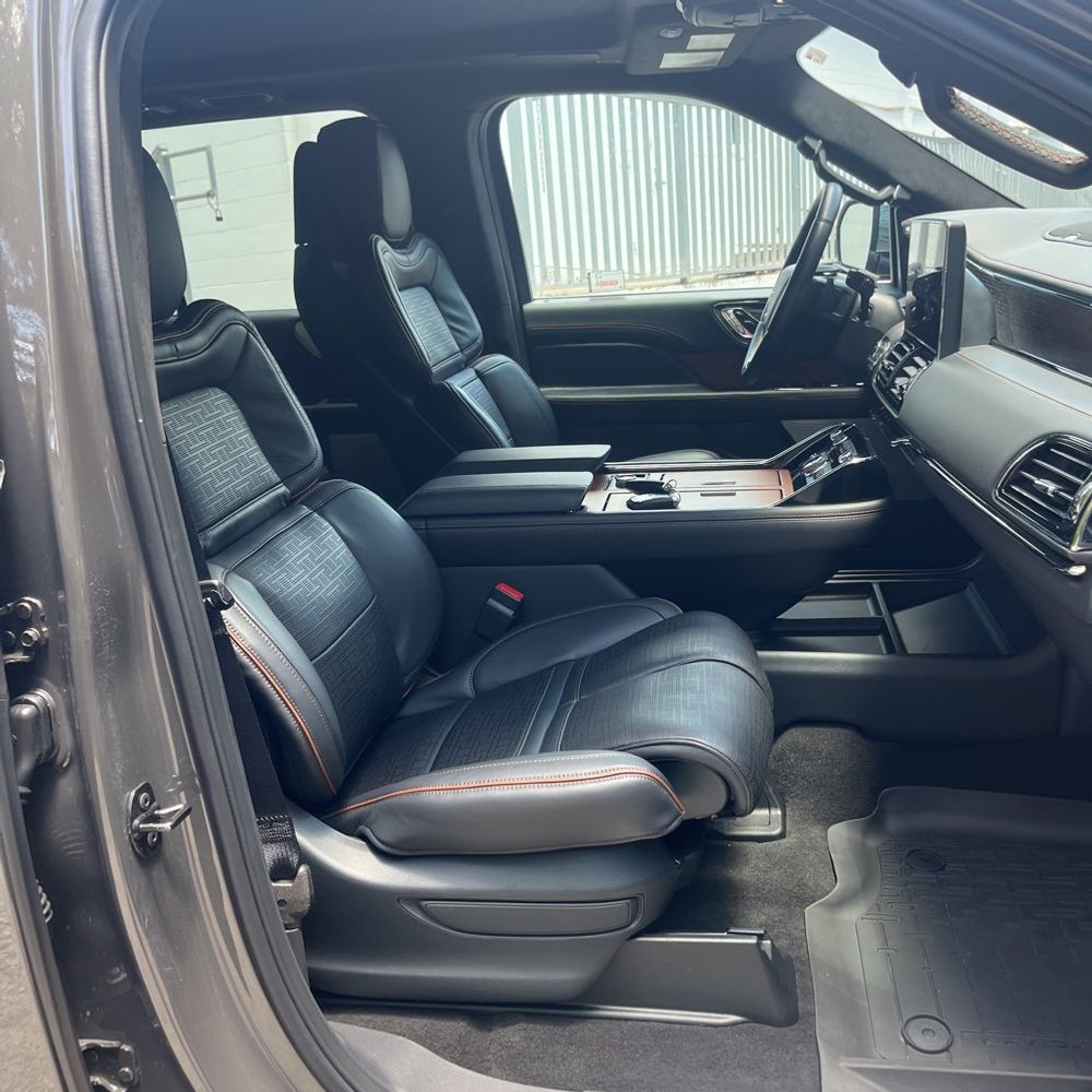 2024 Lincoln Navigator Black Label