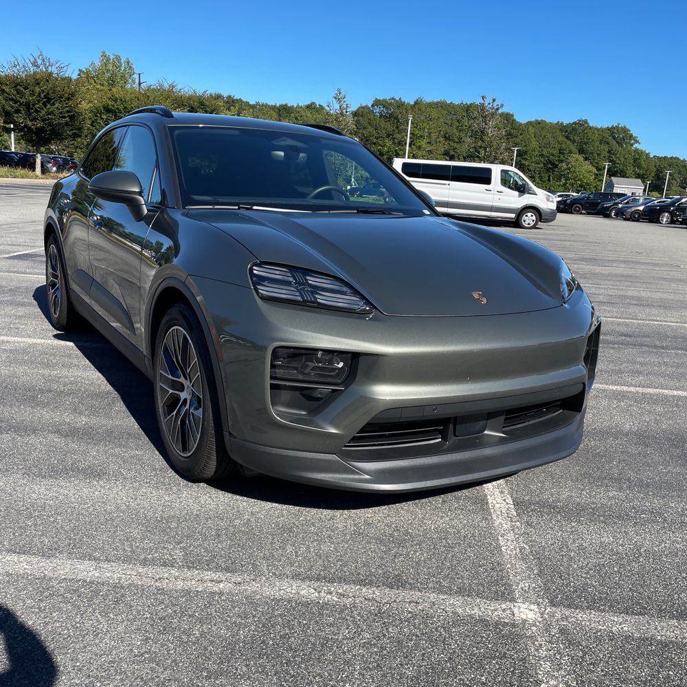 2025 Porsche Macan EV 4