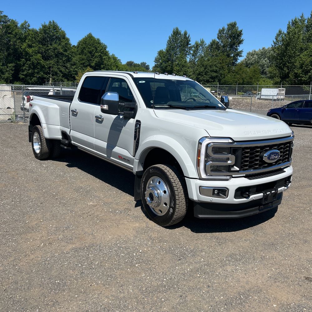 2025 Ford F-450 Super Duty Platinum