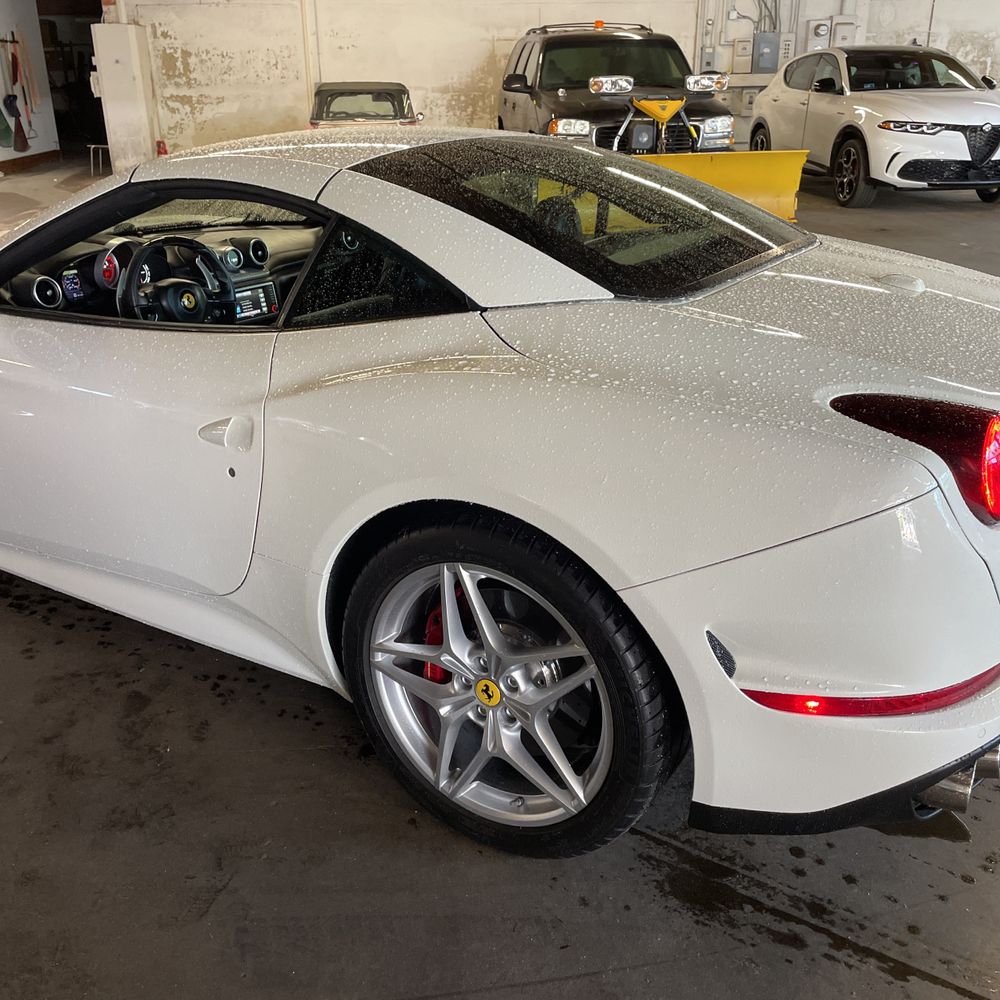 2017 Ferrari California T Base