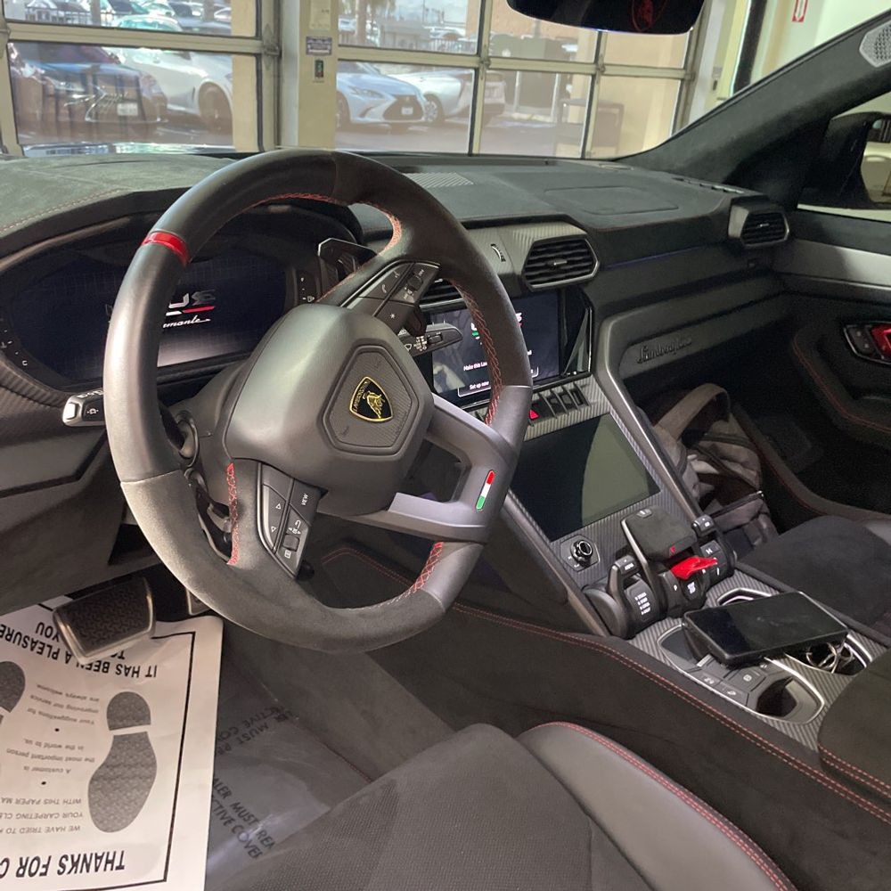 2023 Lamborghini Urus Base
