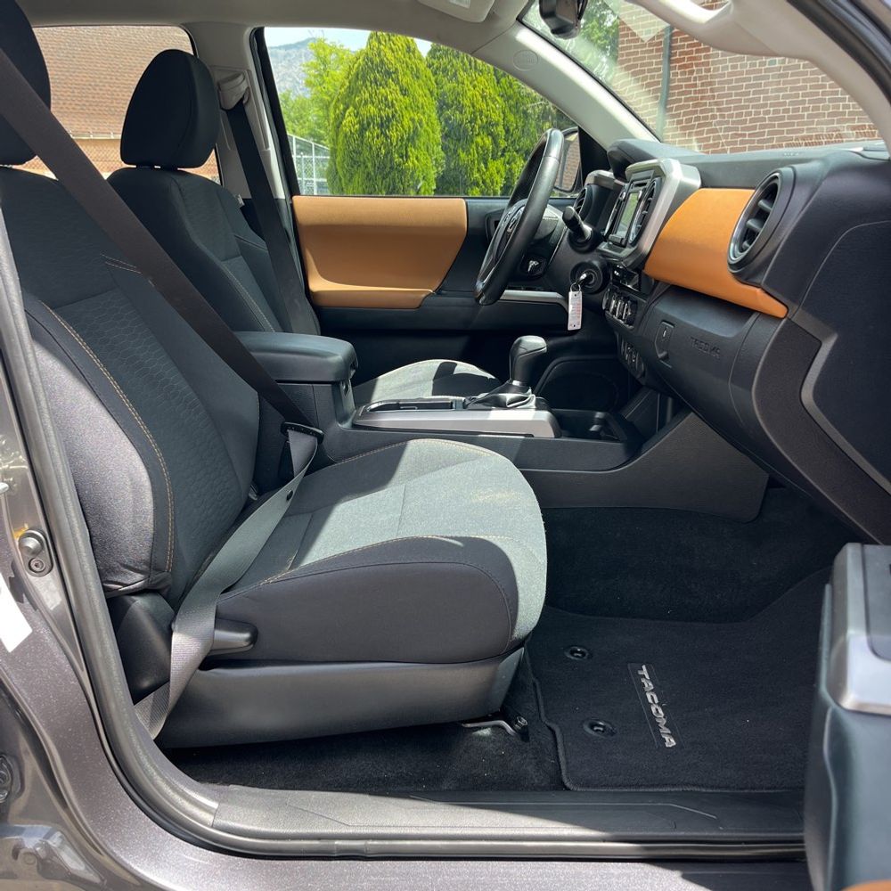 2018 Toyota Tacoma SR5 V6 photo 33