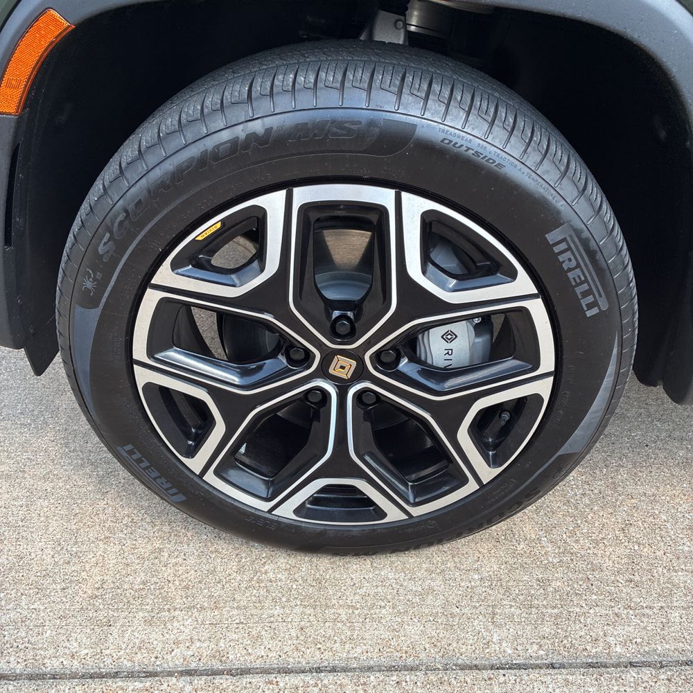 2025 Rivian R1T Adventure Dual-Motor