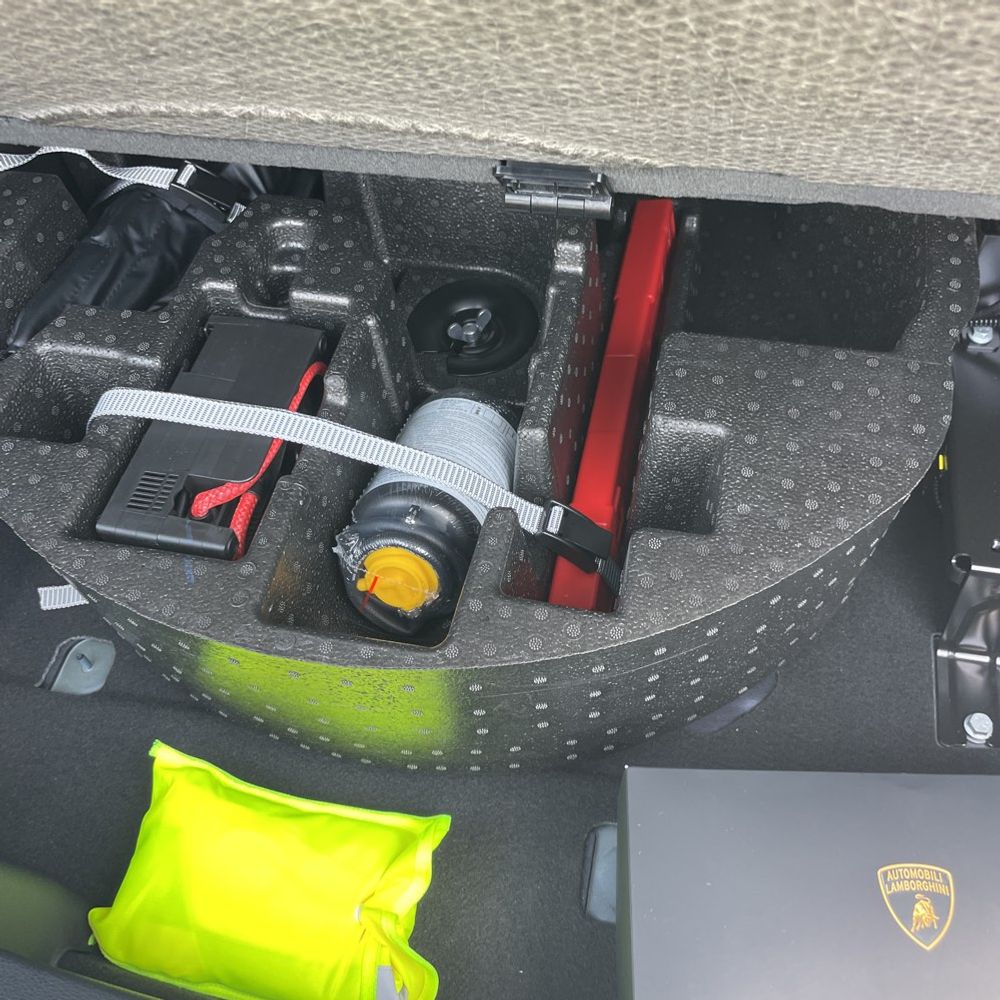 2022 Lamborghini Urus Base