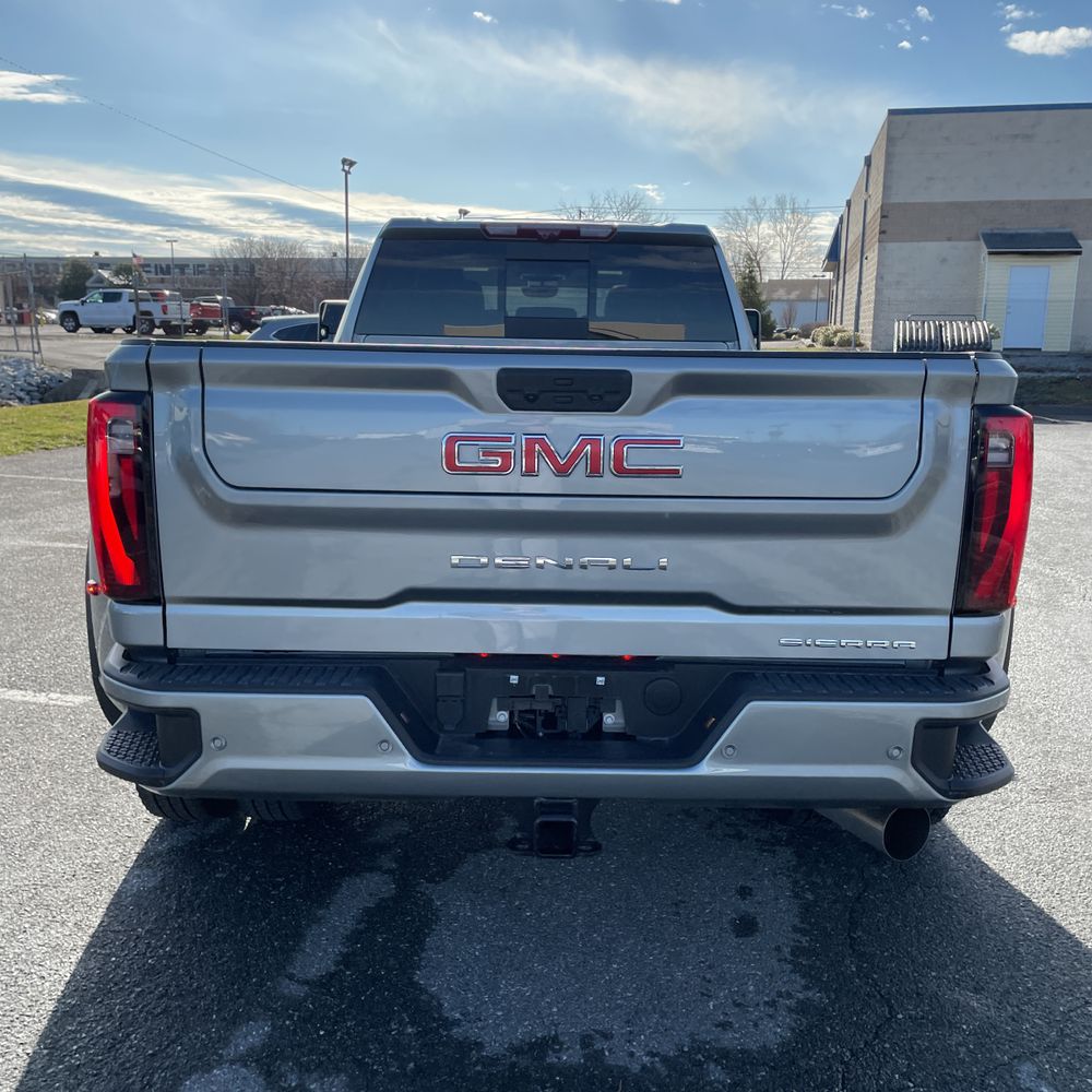 2025 GMC Sierra 3500HD Denali