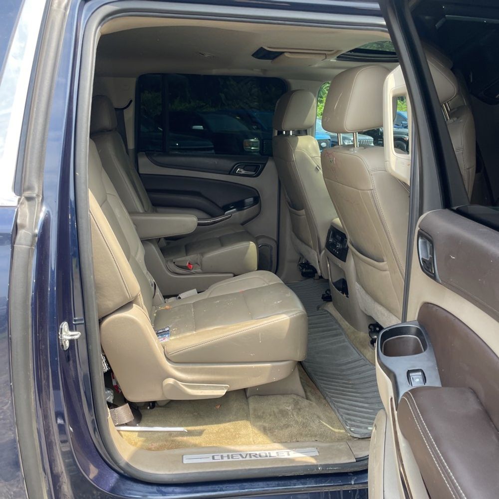 2017 Chevrolet Suburban LT photo 32