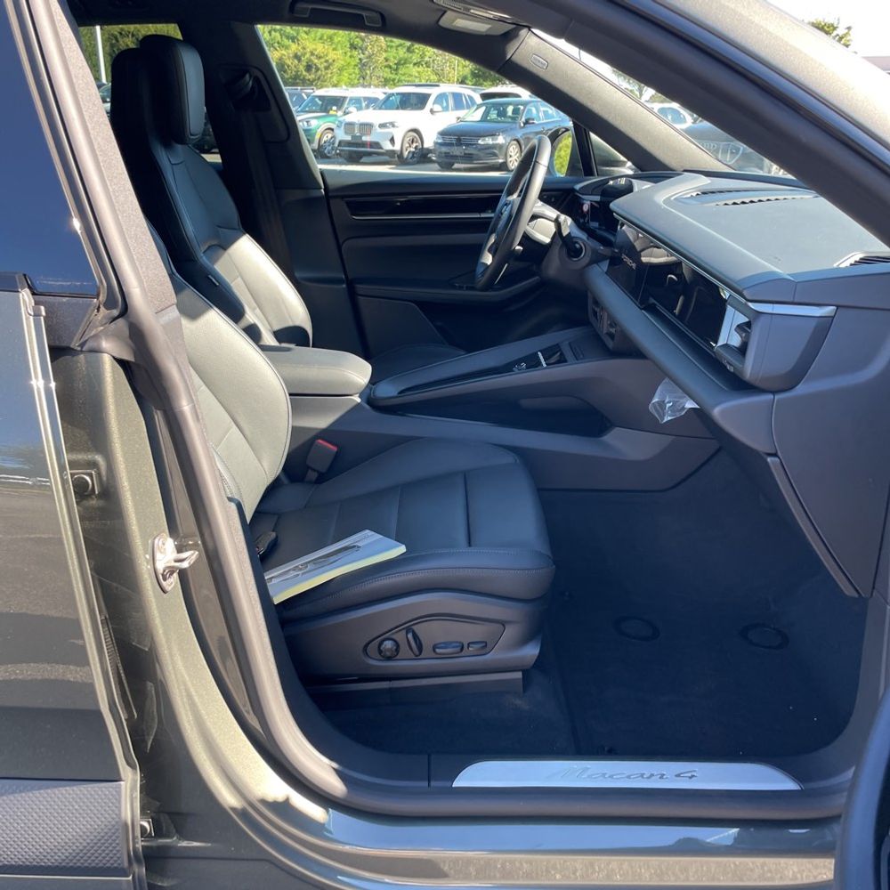 2025 Porsche Macan EV 4