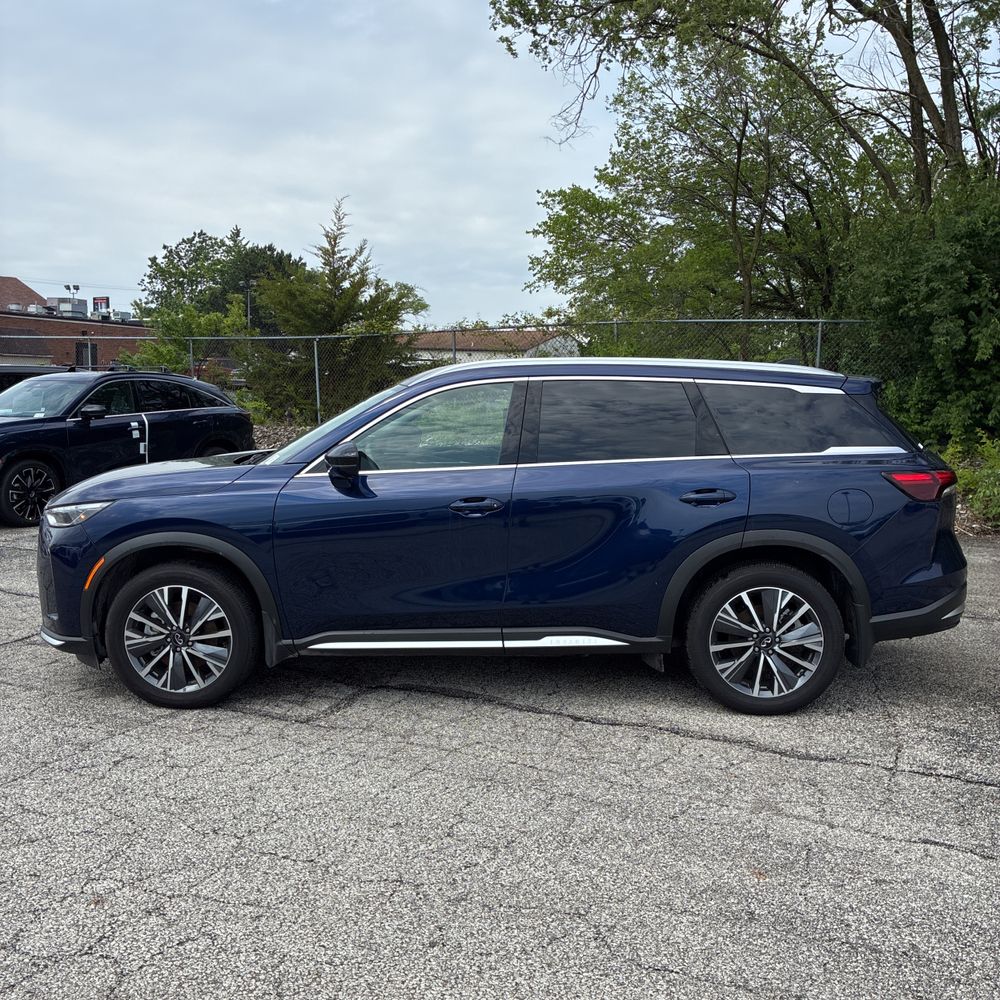2026 INFINITI QX60 LUXE photo 3