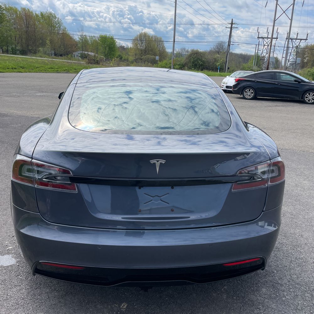2022 Tesla Model S Base