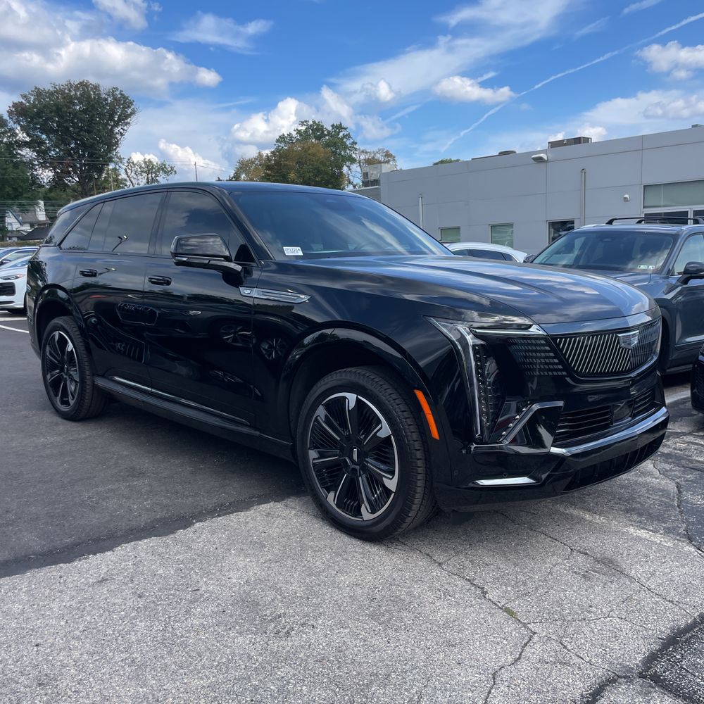 2025 Cadillac Escalade IQ Sport 2
