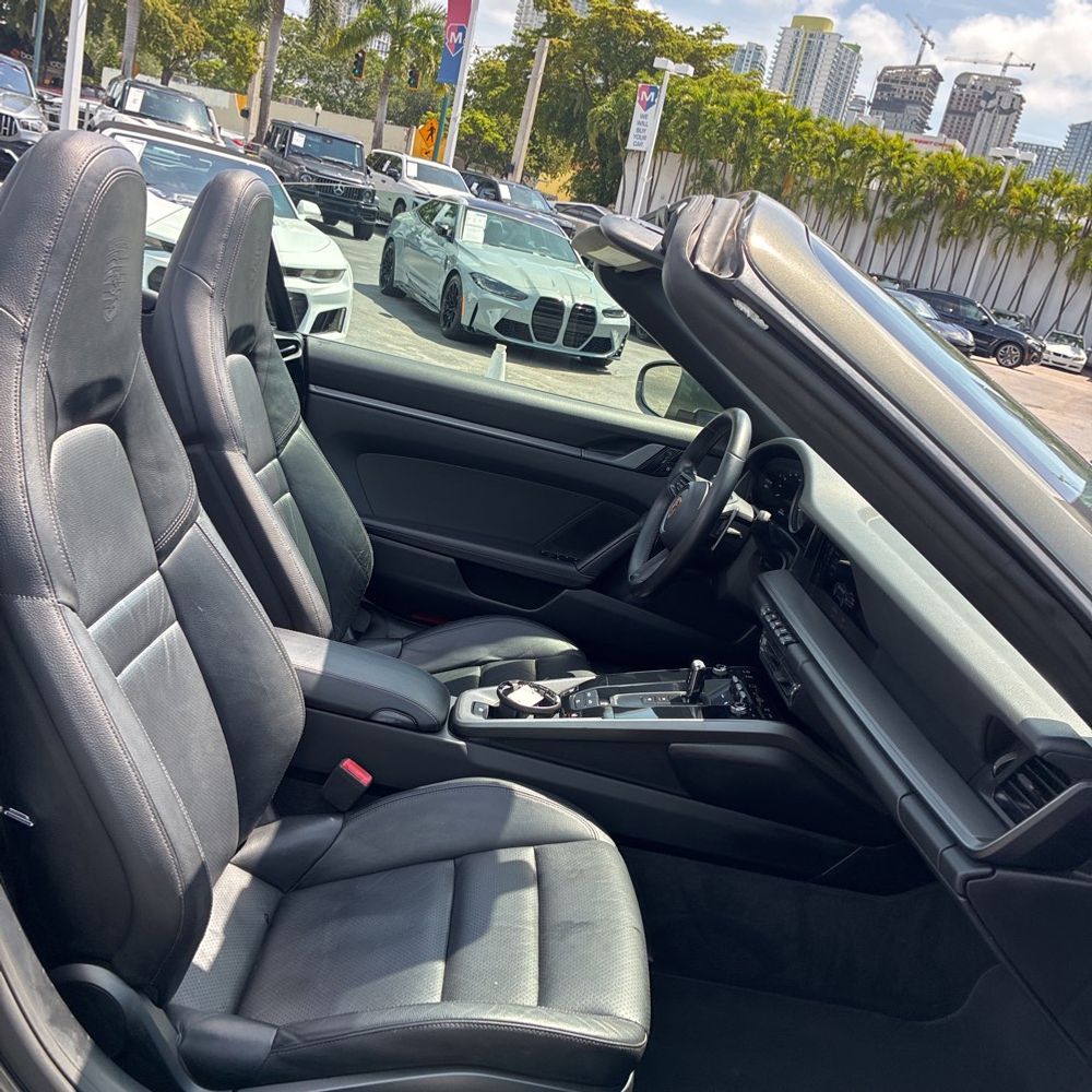2020 Porsche 911 Carrera Cabriolet