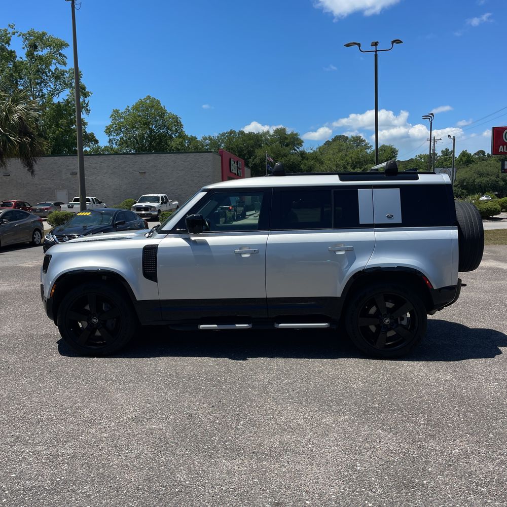 2023 Land Rover Defender 110 X-Dynamic SE