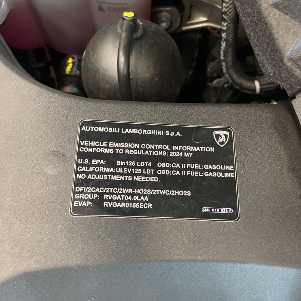 2024 Lamborghini Urus Performante