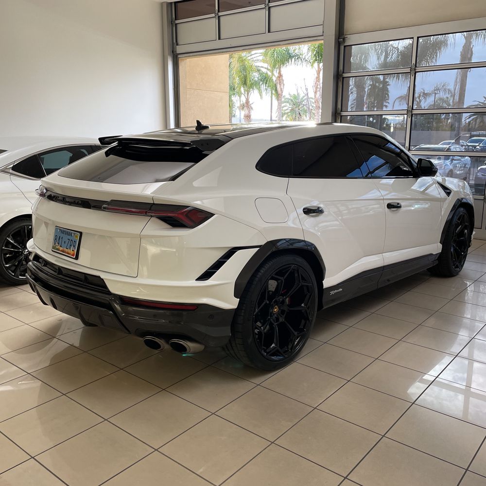 2023 Lamborghini Urus Base