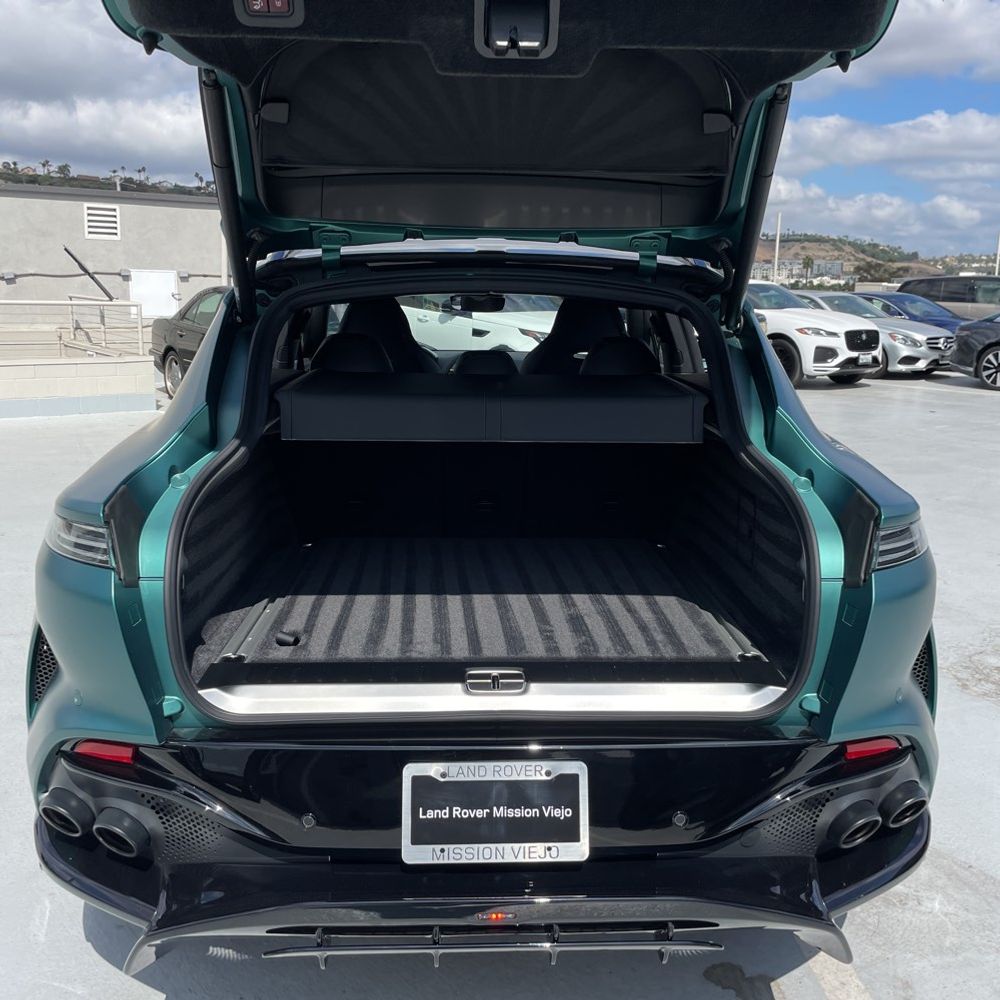 2025 Aston Martin DBX 707