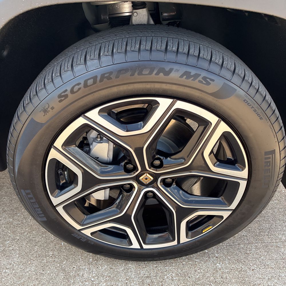 2025 Rivian R1T Adventure Dual-Motor