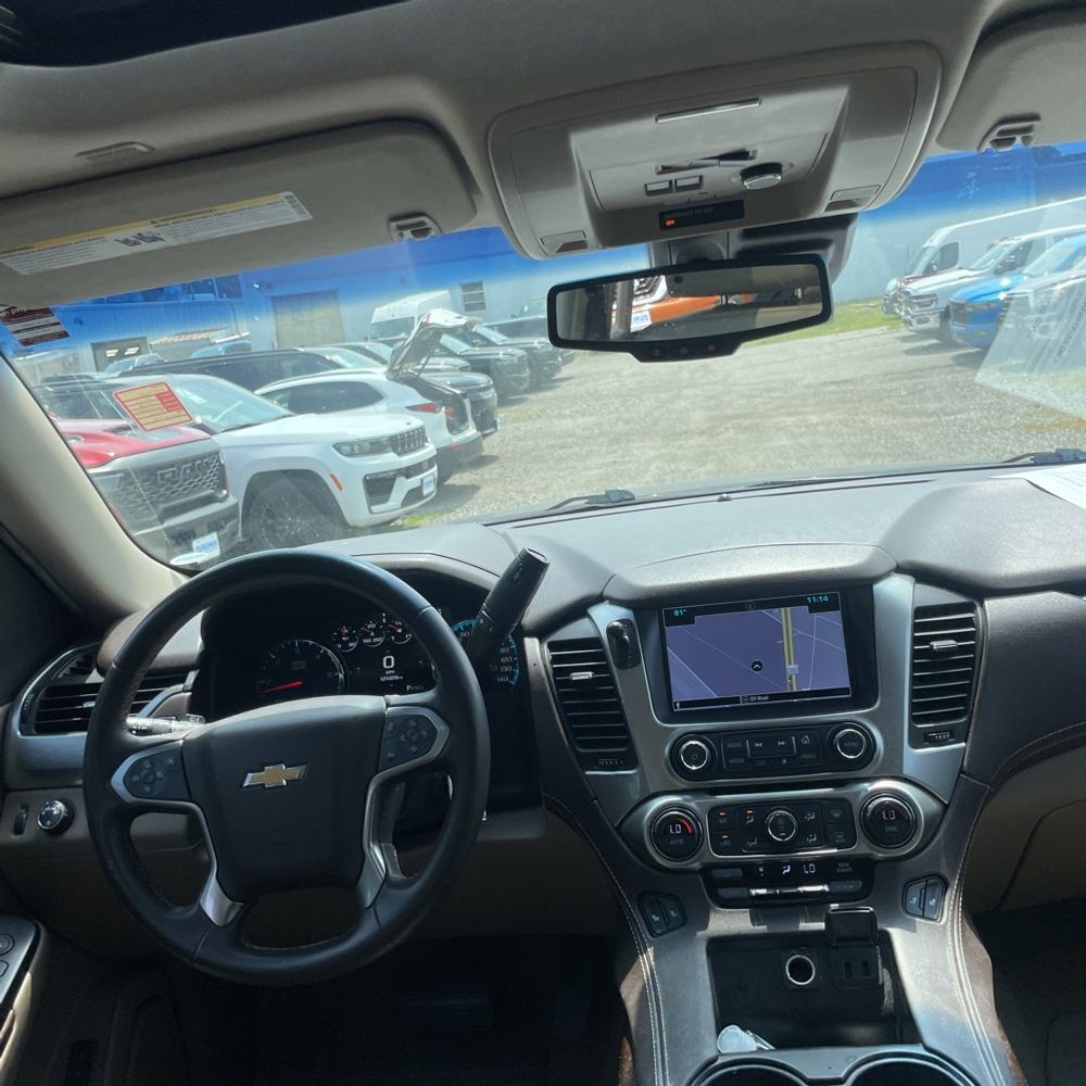 2017 Chevrolet Suburban LT photo 34