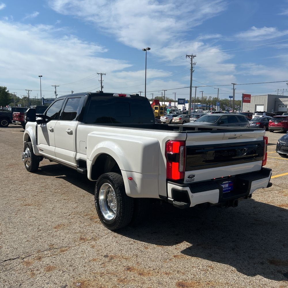 2025 Ford F-450 Super Duty Platinum