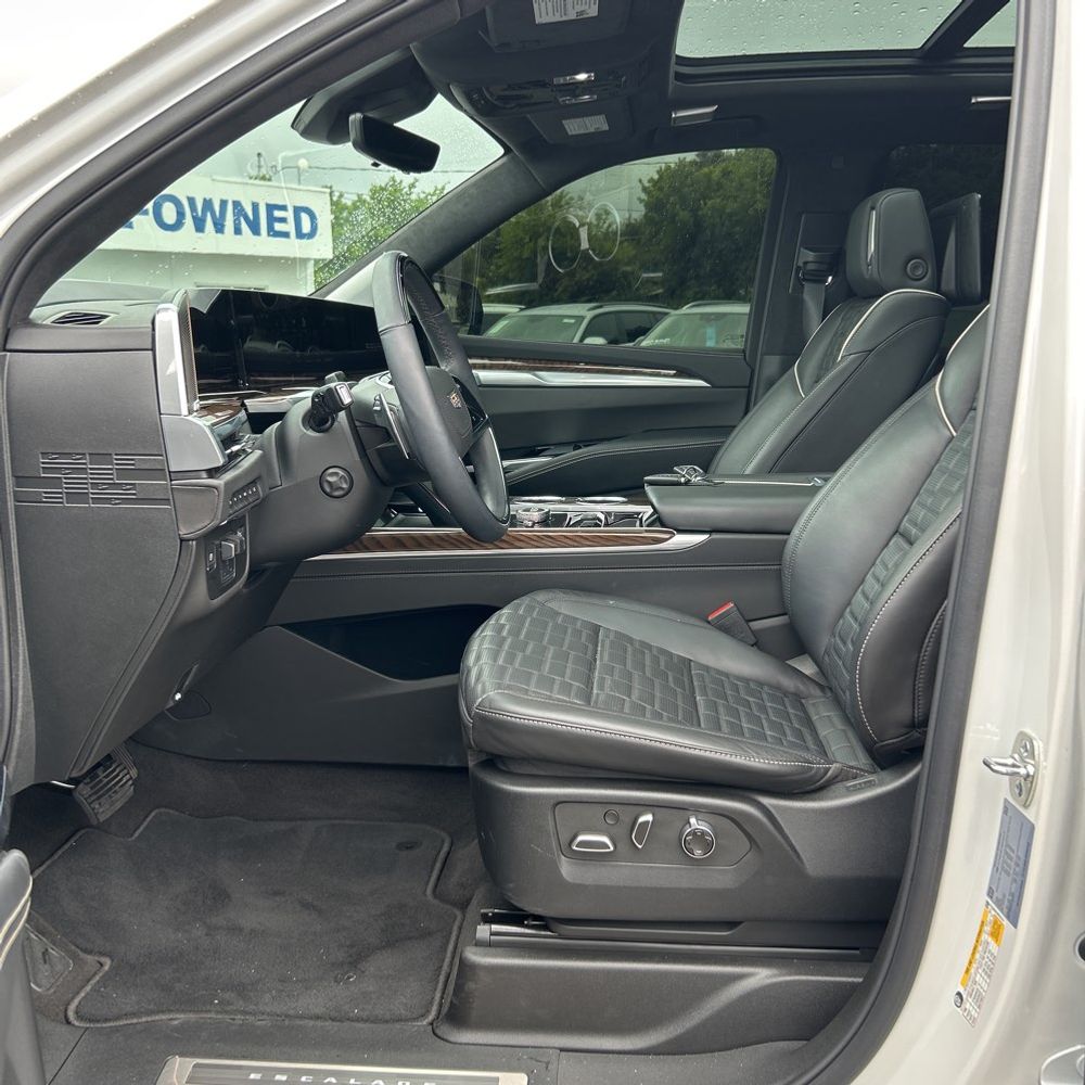 2025 Cadillac Escalade Sport Platinum