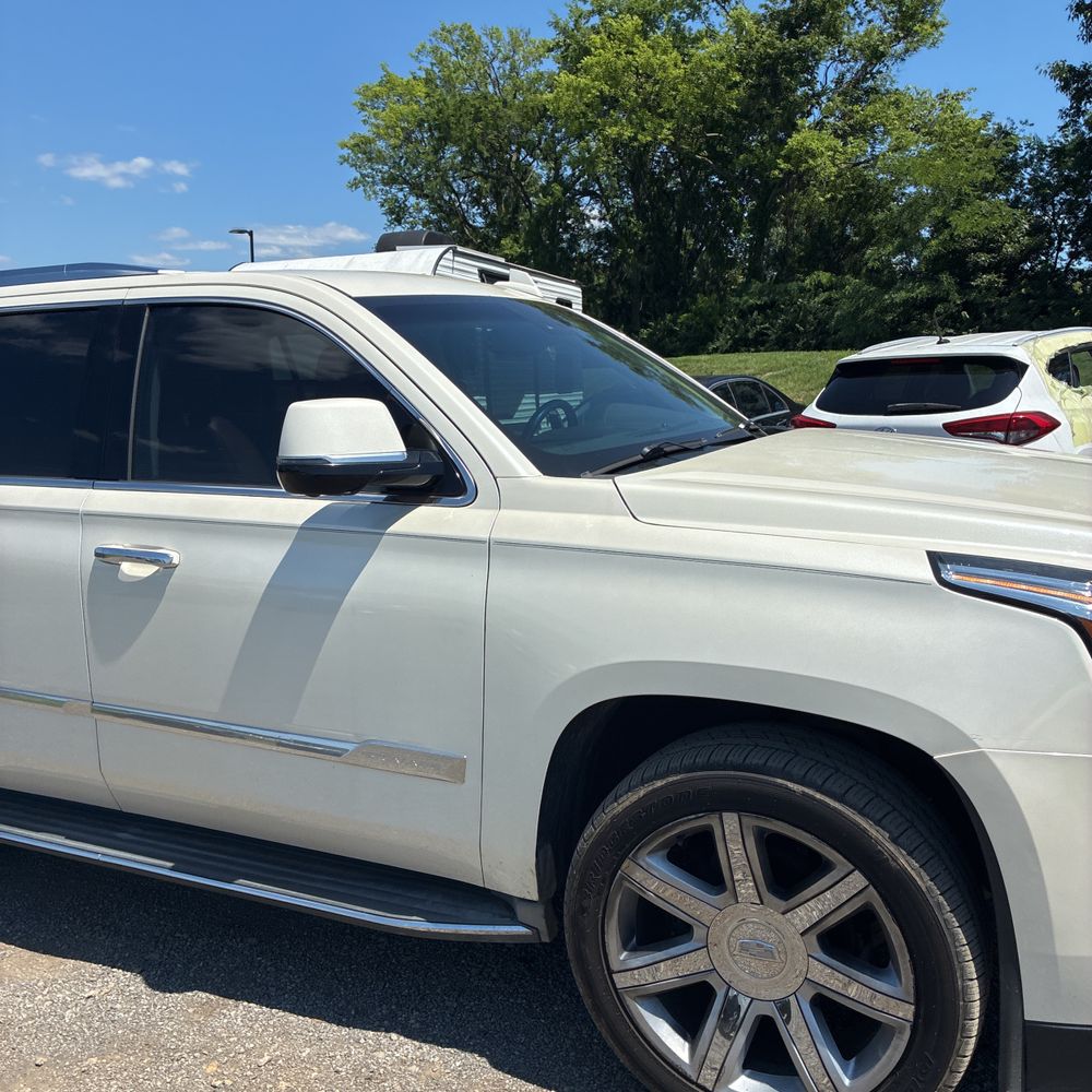 2015 Cadillac Escalade Luxury photo 13