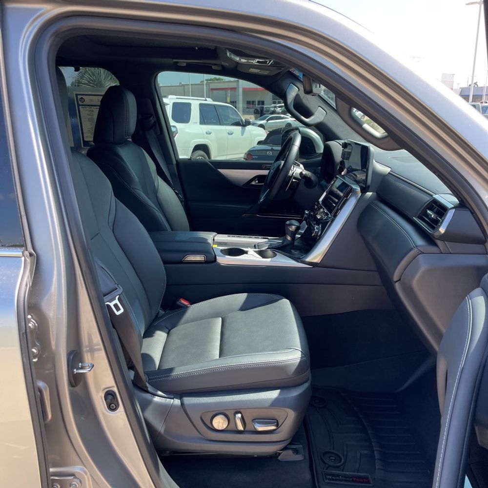 2024 Lexus LX 600 F SPORT Handling