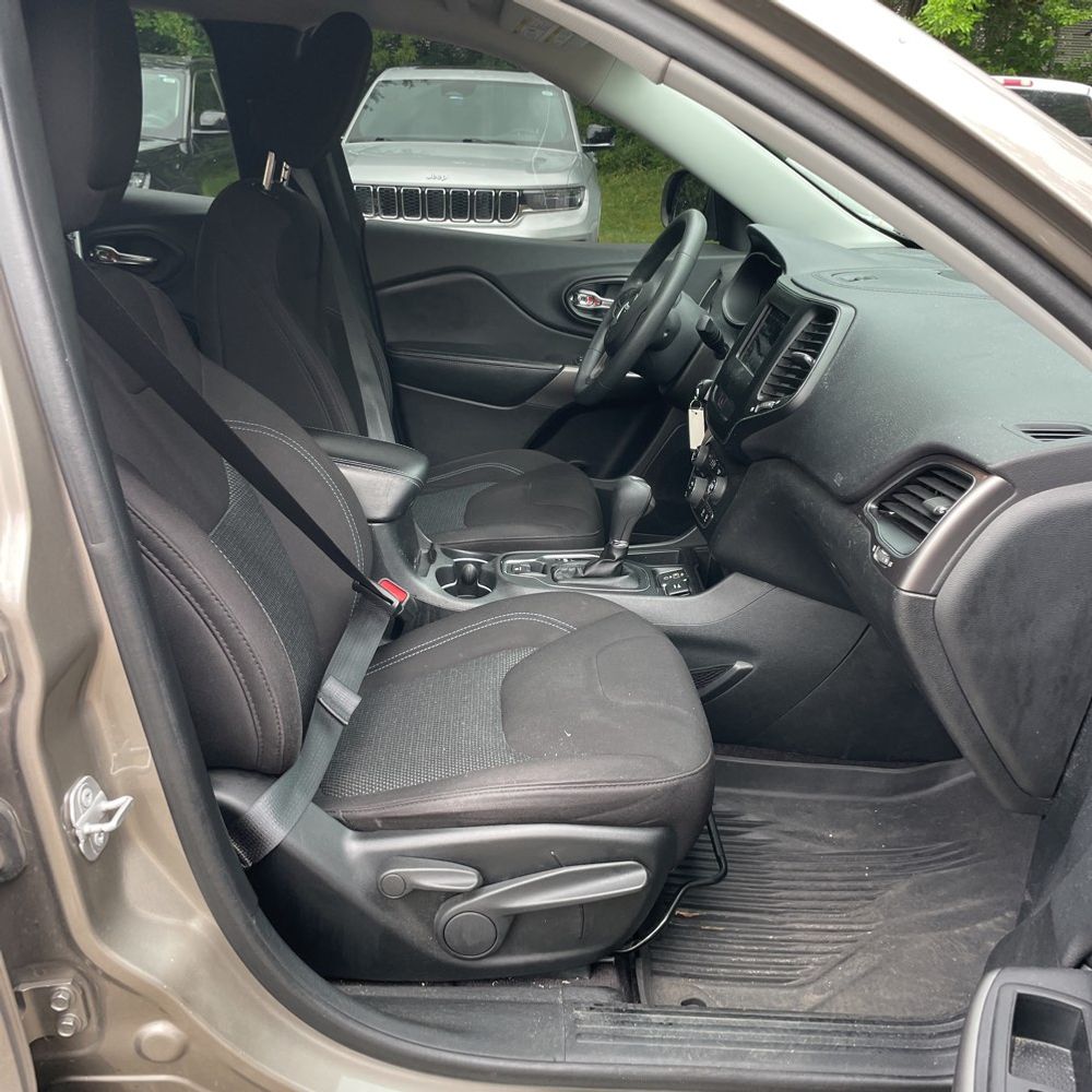 2019 Jeep Cherokee Latitude photo 33