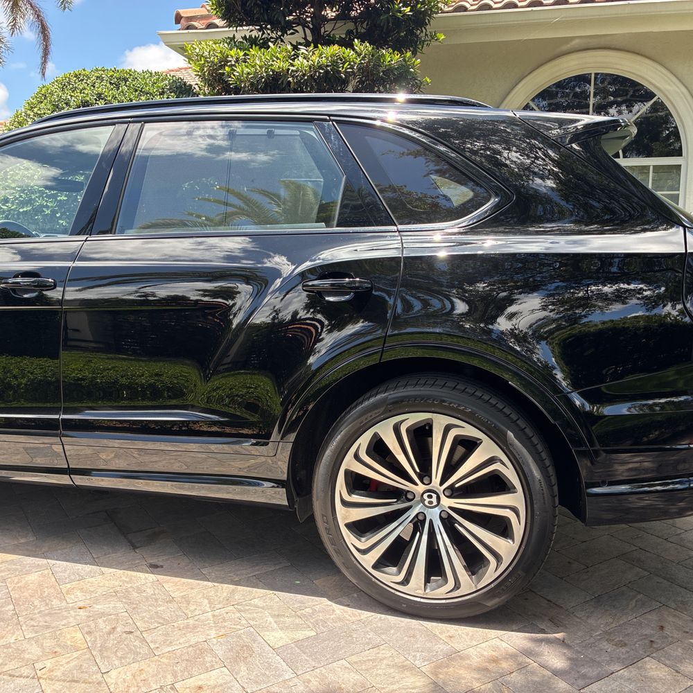 2023 Bentley Bentayga Base