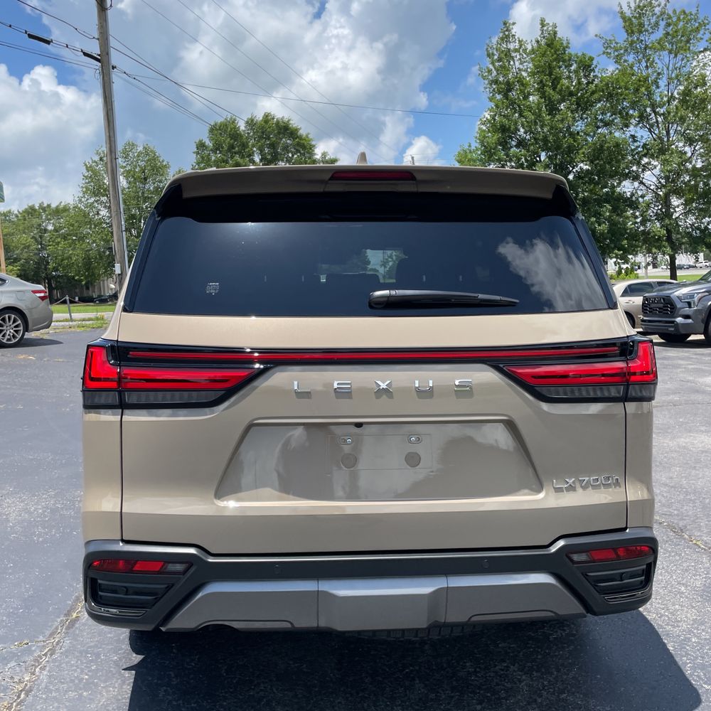 2025 Lexus LX 700h Overtrail