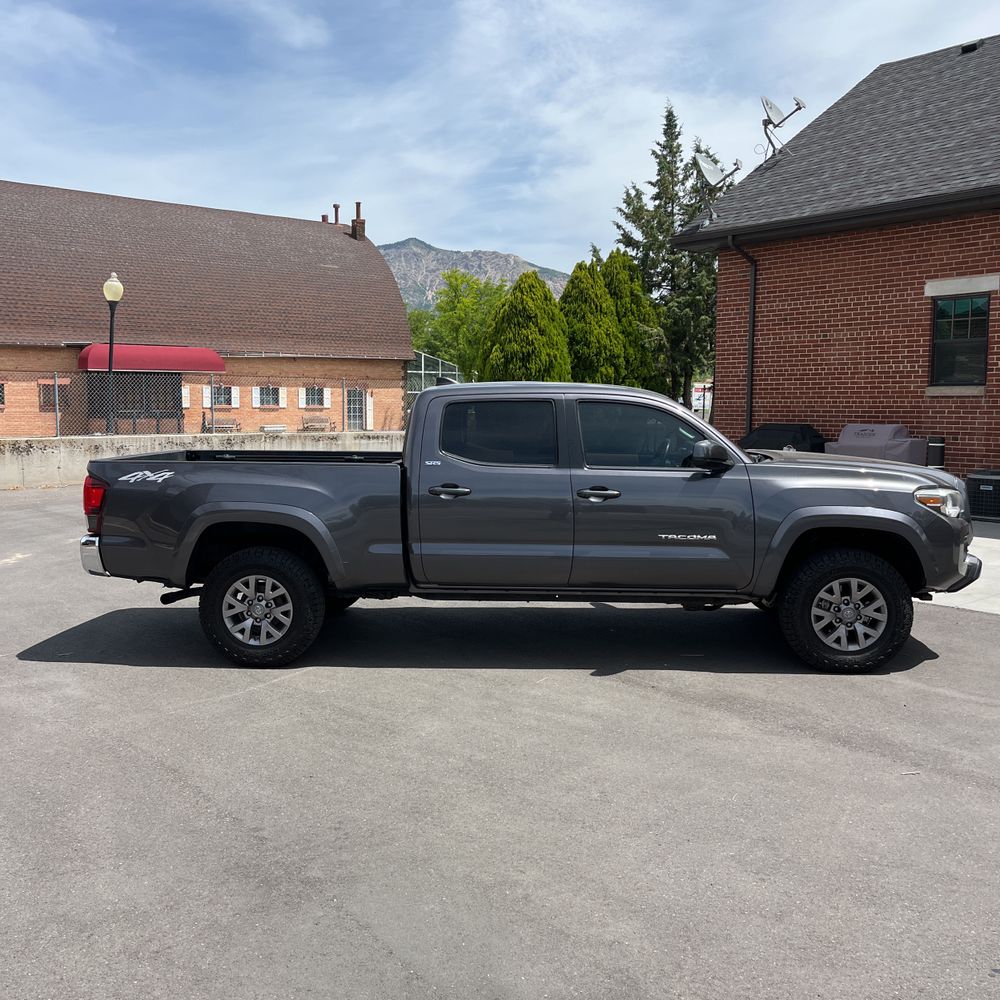 2018 Toyota Tacoma SR5 V6 photo 10
