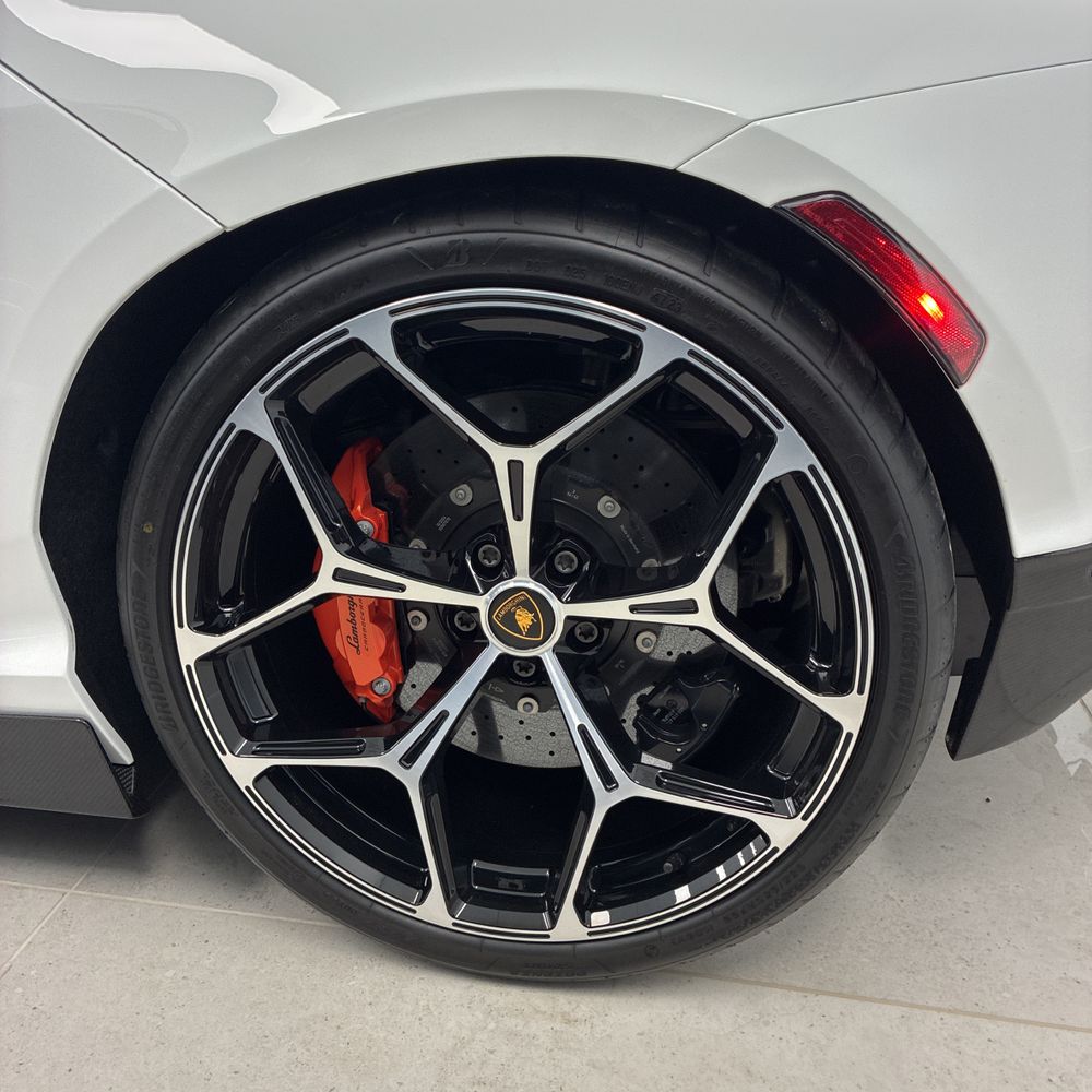 2024 Lamborghini Revuelto