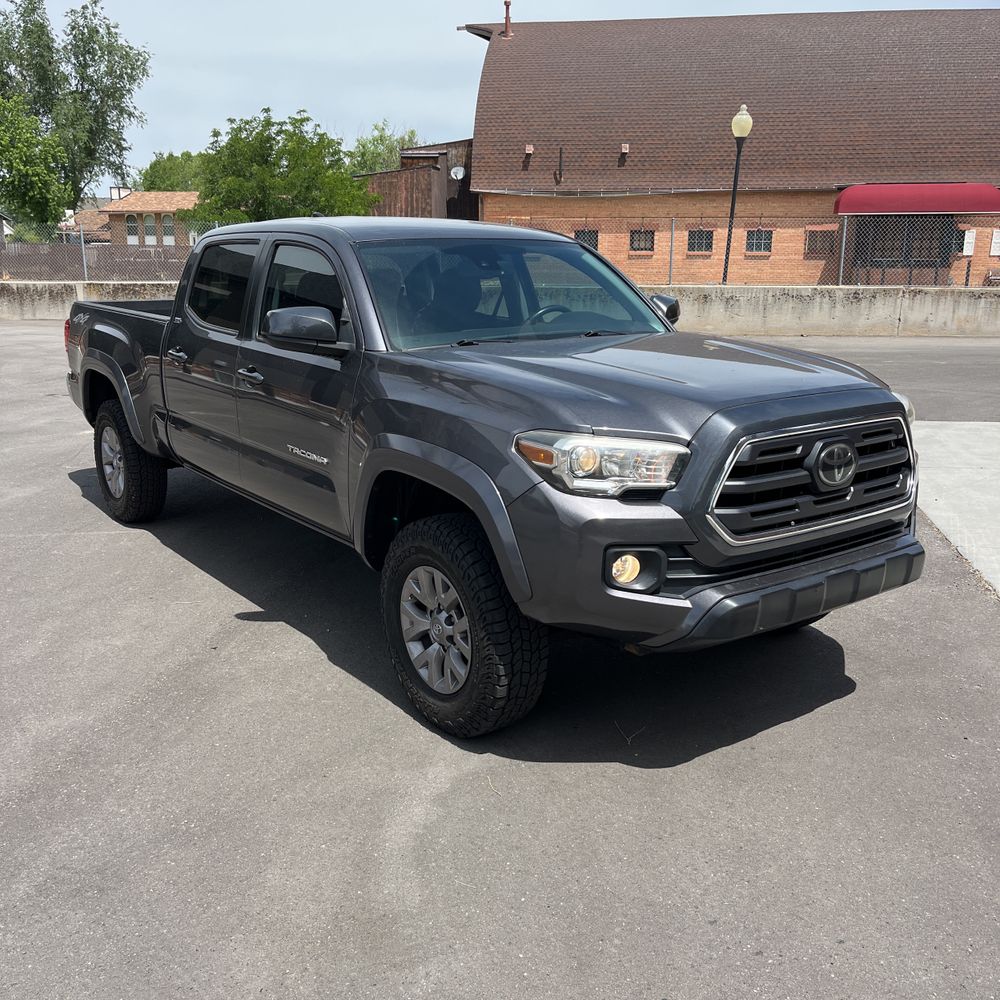 2018 Toyota Tacoma SR5 V6 photo 12