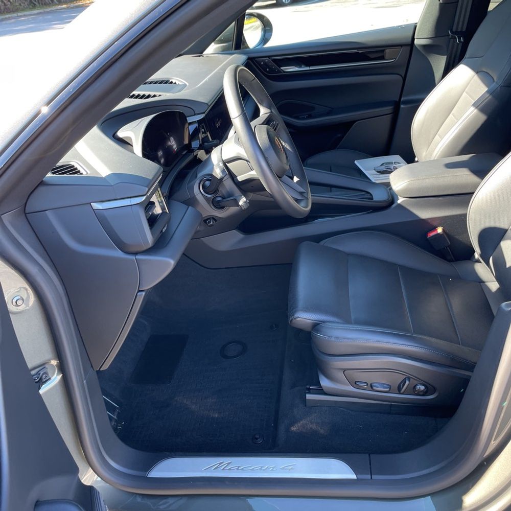 2025 Porsche Macan EV 4