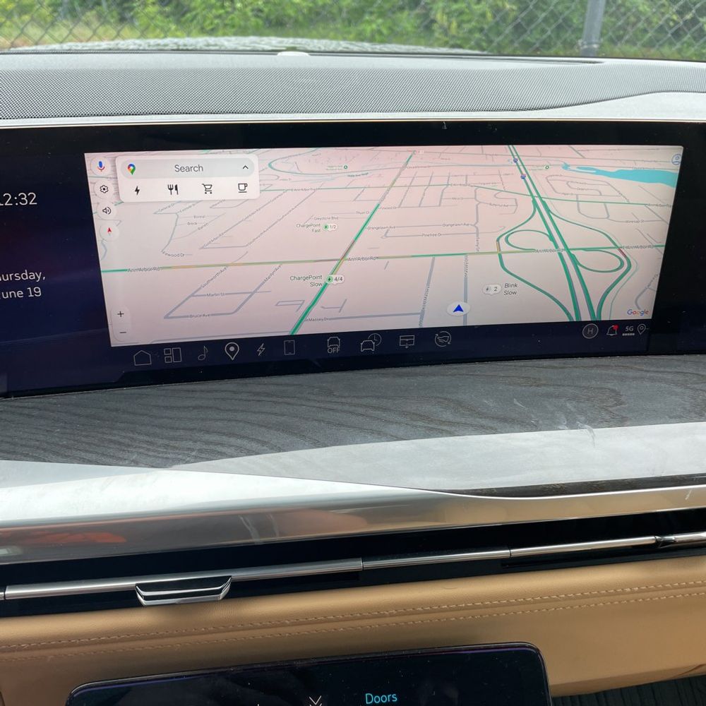 2025 Cadillac Escalade IQ Sport 2
