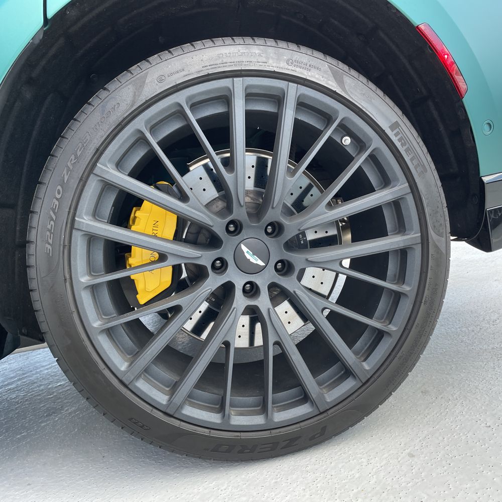 2025 Aston Martin DBX 707