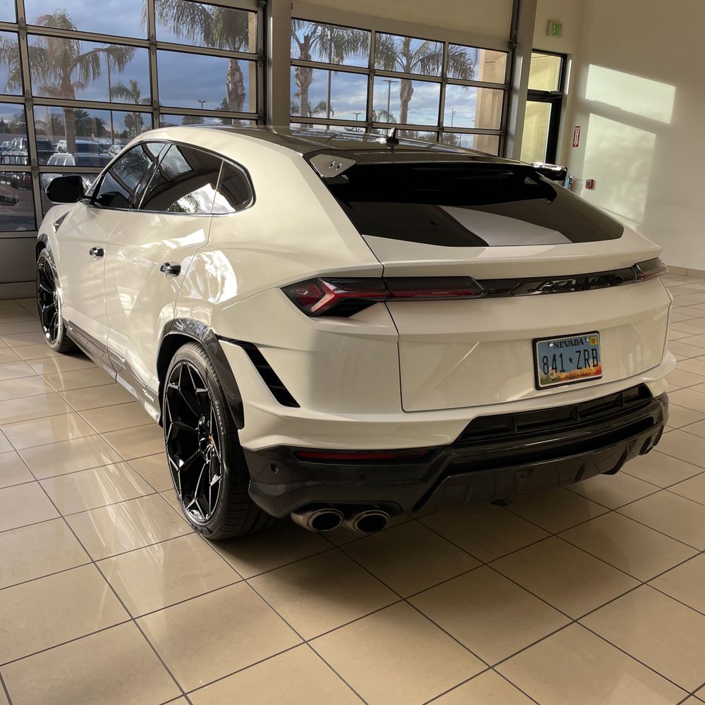 2023 Lamborghini Urus Base