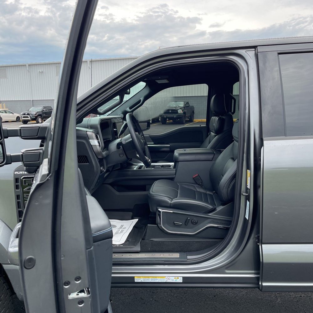 2025 Ford F-450 Super Duty Platinum