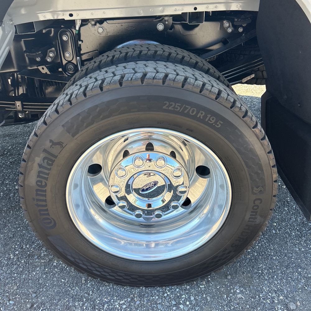 2025 Ford F-450 Super Duty Platinum