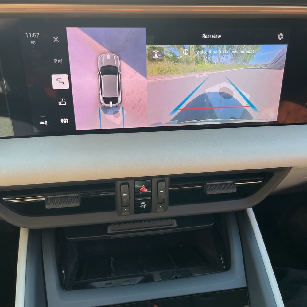 2024 Porsche Macan EV 4