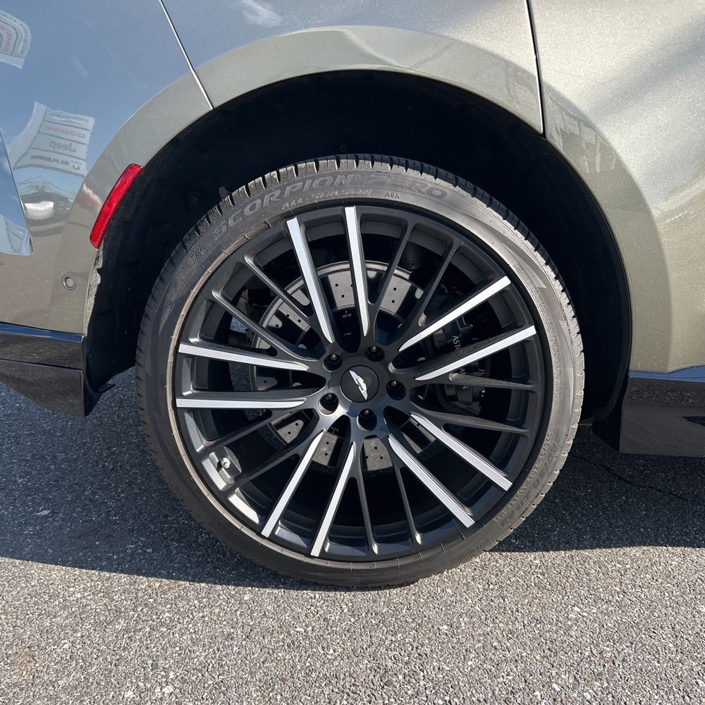2024 Aston Martin DBX 707