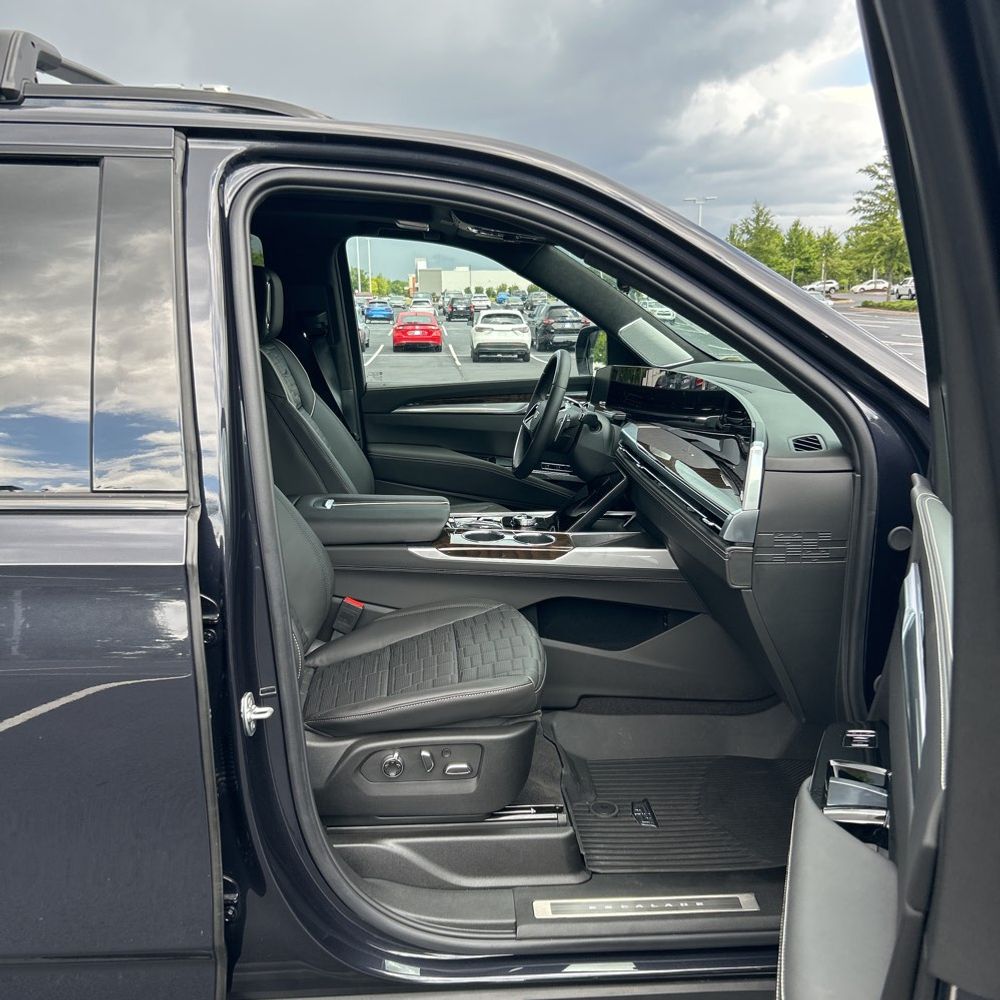 2025 Cadillac Escalade Sport Platinum