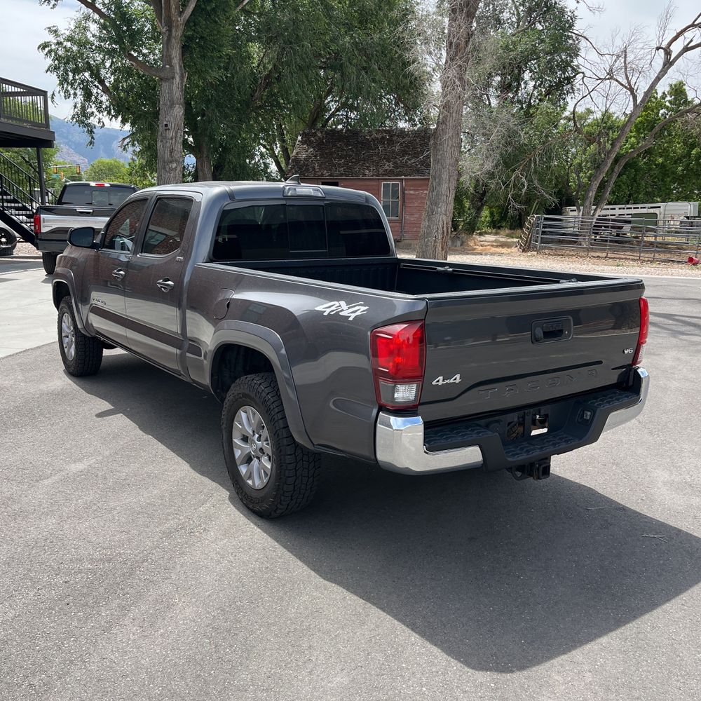 2018 Toyota Tacoma SR5 V6 photo 5