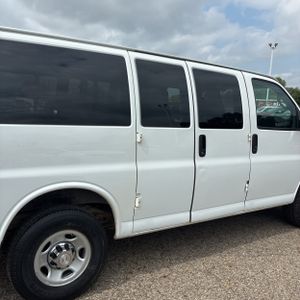 2019 Chevrolet EXPRESS LT 2500 — фото 9
