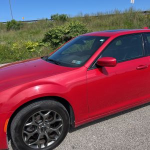 صورة 2 لـ 2016 Chrysler 300 S