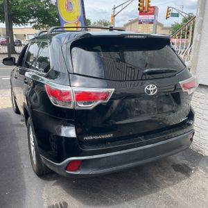 2014 Toyota HIGHLANDER LE photo 4