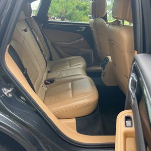 صورة 34 لـ 2017 Porsche MACAN BASE