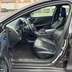 2015 Chrysler 200 S — миниатюра 32