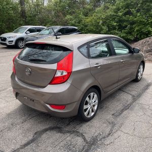 HYUNDAI ACCENT SE - 8