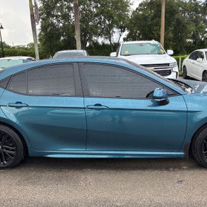 2025 Toyota CAMRY SE thumbnail 11